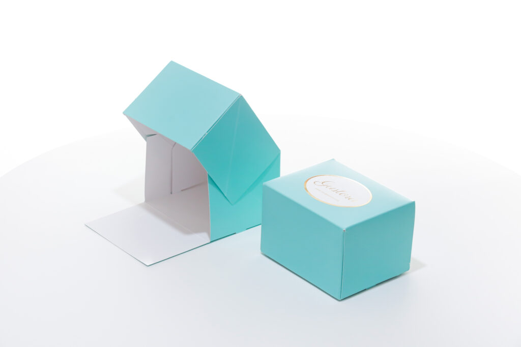 Caixa pastisseria premium amb tapa i estampat logo or