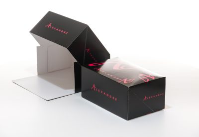 Boîte pâtisserie carton avec couvercle intégré